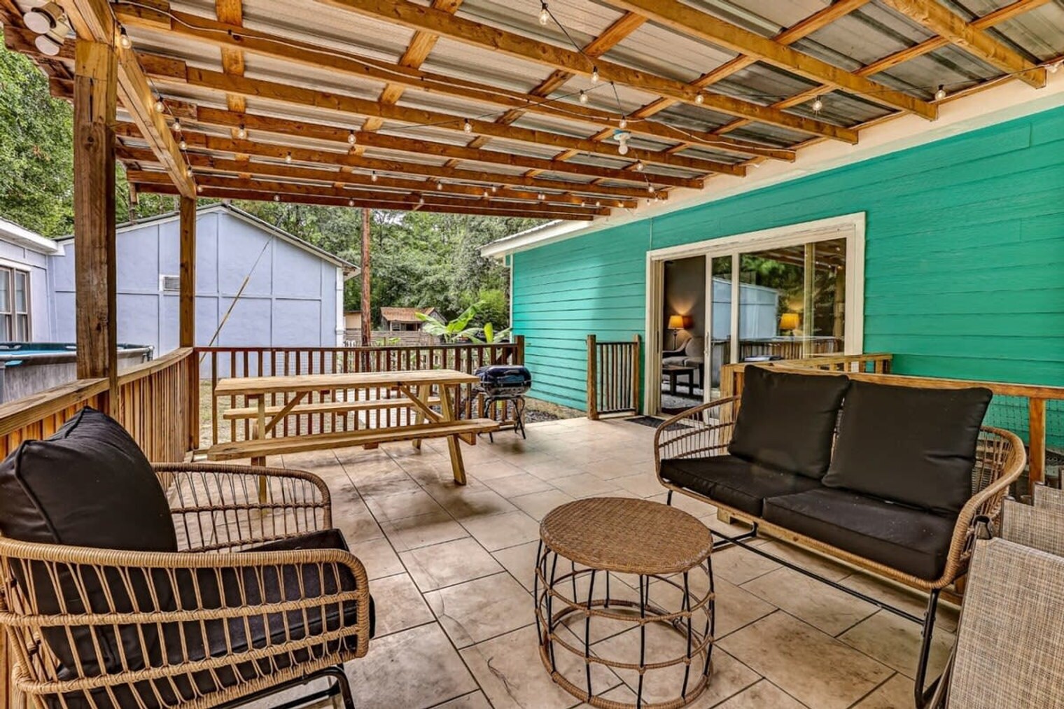 Building Photo - 561 Mendel Ave