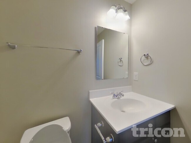 Building Photo - 2512 Solomon Ln