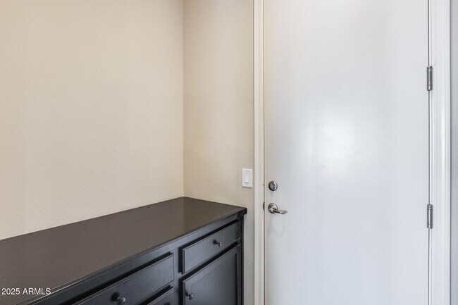 Building Photo - 9944 W Louise Dr