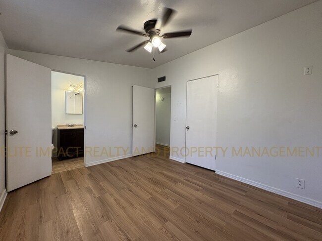 Building Photo - 4650 E Calle Aurora