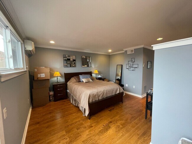 Building Photo - 3-bed, 2-bath GIANT townhouse + GARAGE, BA...
