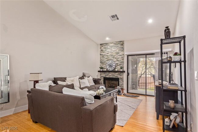 Building Photo - 2840 Blue Bonnet Dr