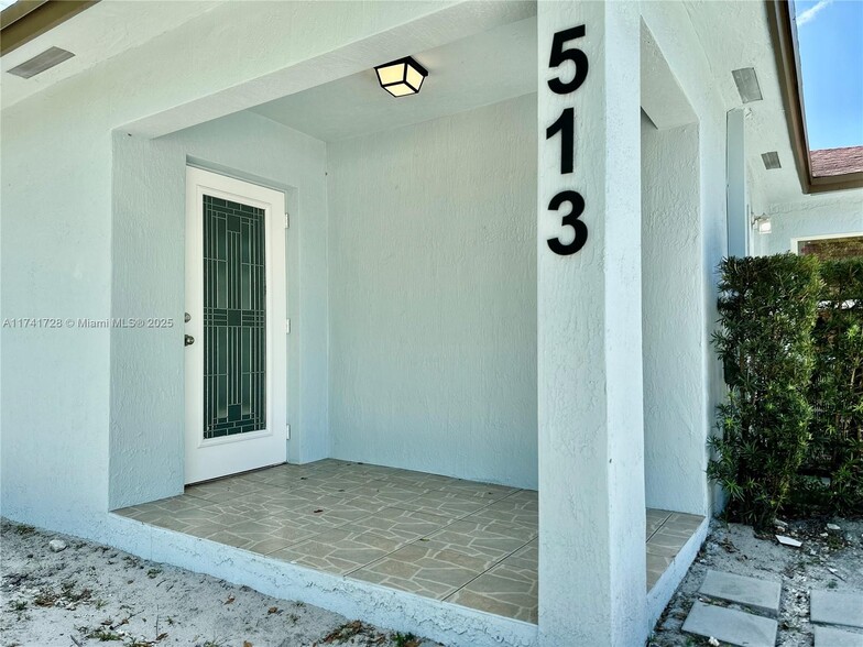 Building Photo - 513 NW 77th St