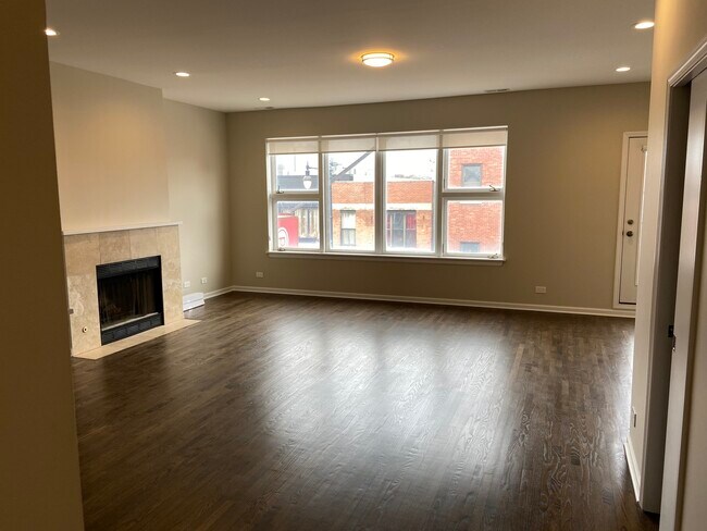 Building Photo - 1837 W North Ave