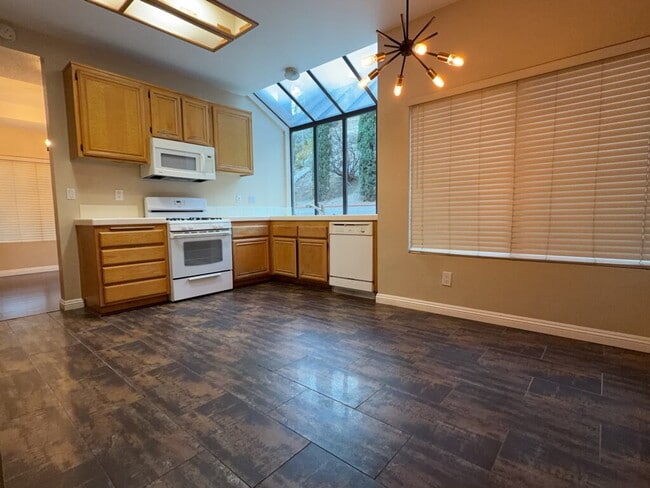 Building Photo - "Charming 4-Bedroom Oasis with 2 Full Bath...