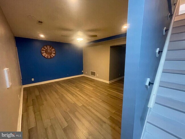 Building Photo - 9612 Dominion Forest Cir