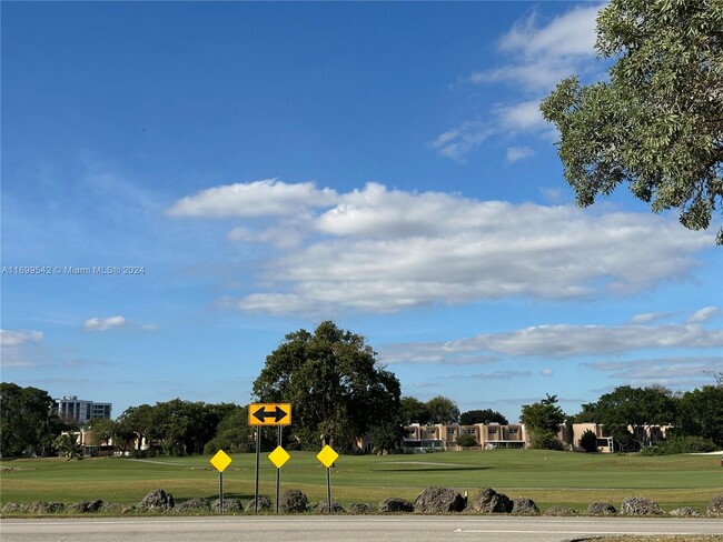 Building Photo - 13846 Kendale Lakes Dr