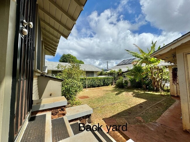 Building Photo - Charming detached single family Kaimuki 3 bdrm, 1 bath home on level lot
