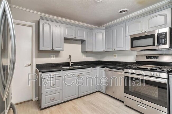 Building Photo - 484 Evergreen Dr