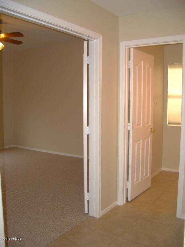Building Photo - 454 E Baylor Ln