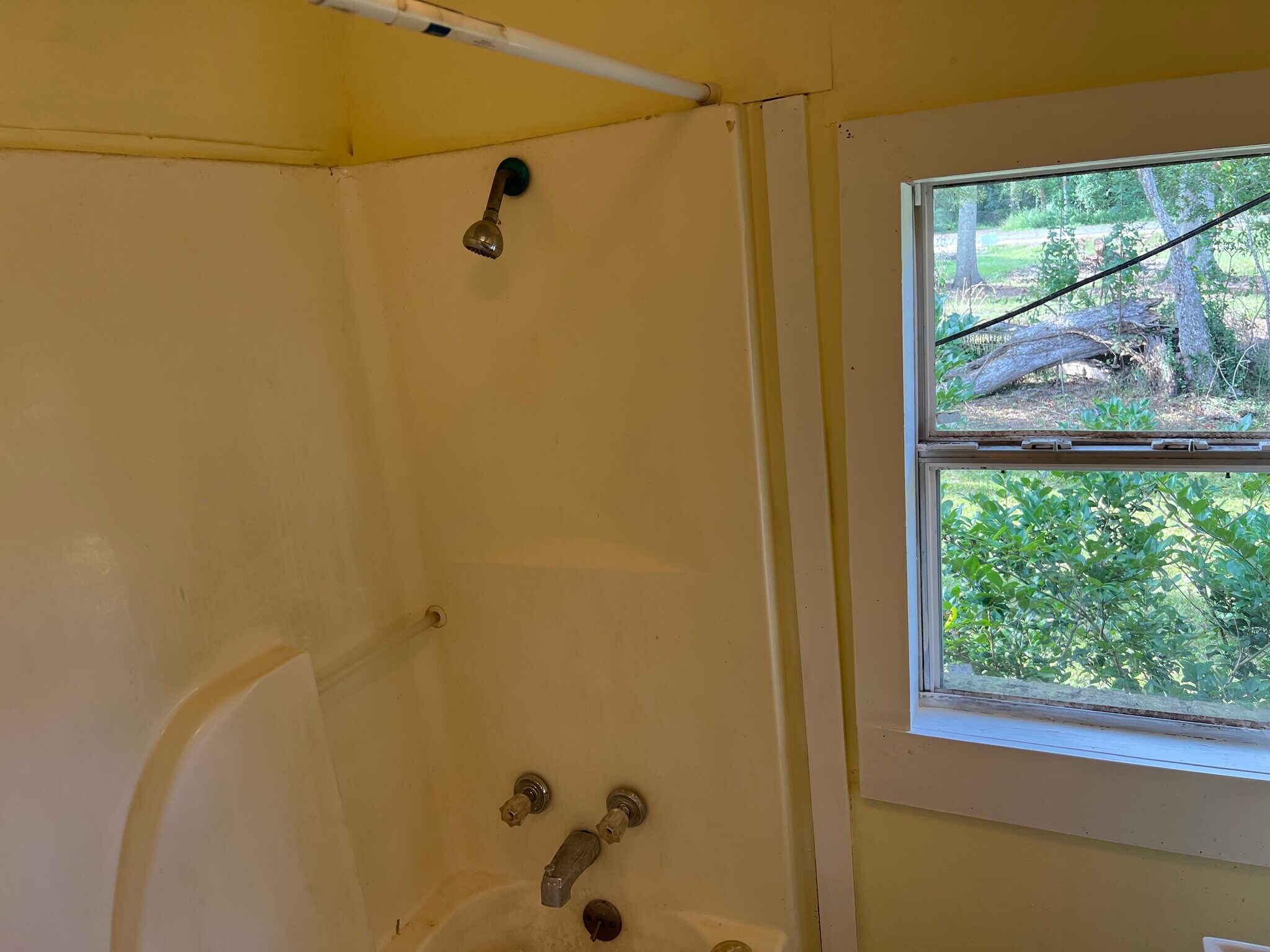 Full Bathroom (Tub & Shower) - 607 John D Shaw St