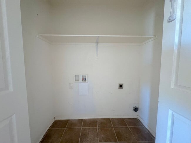 Building Photo - Northeast El Paso 3 Bed Refrig A/C