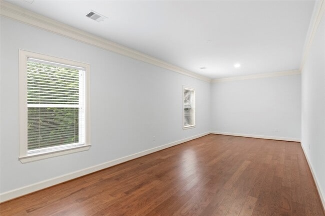 Building Photo - 6404 Community Dr