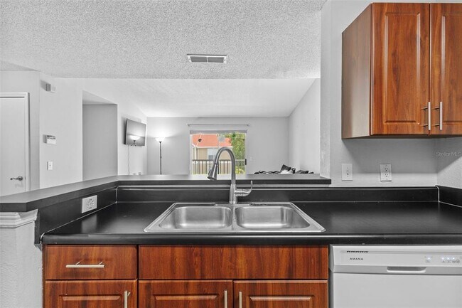 Building Photo - 9481 Highland Oak Dr