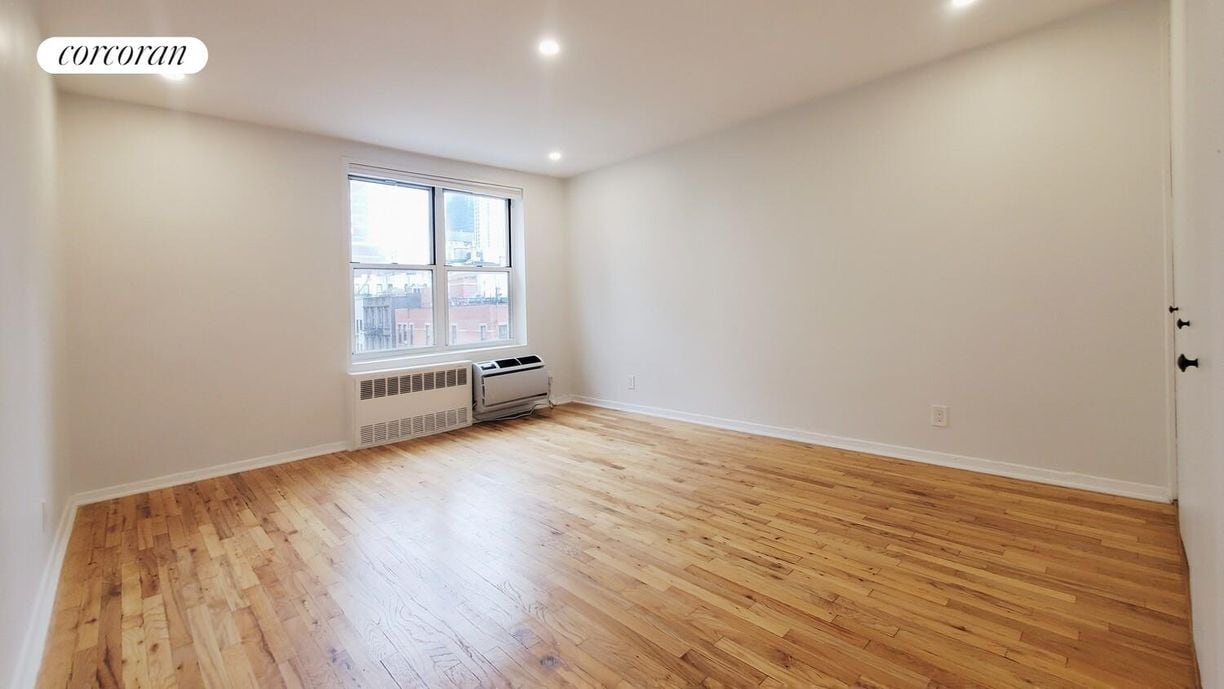 Building Photo - 401 W 56th St
