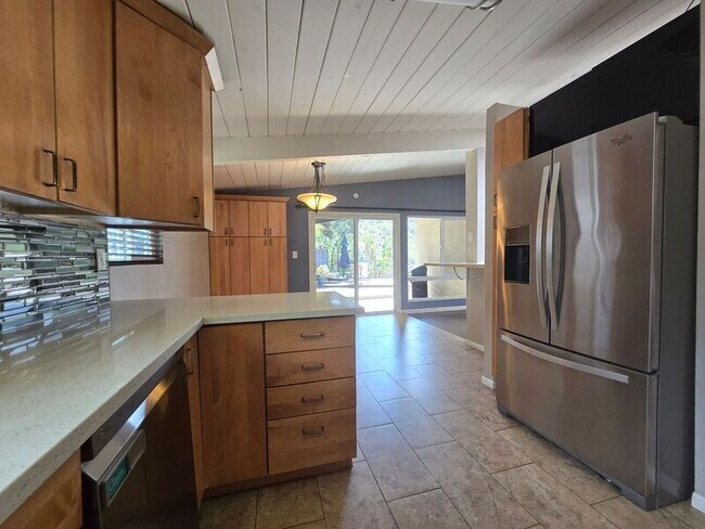 Building Photo - 5539 Baja Dr
