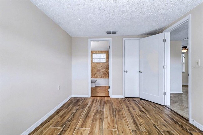 Building Photo - 5439 Oceanic Rd