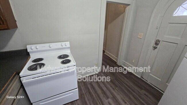 Building Photo - 1422 Central Ave