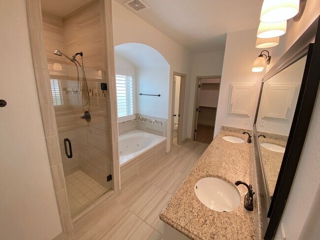 Building Photo - East El Paso 4bed/3bath Refrig A/C