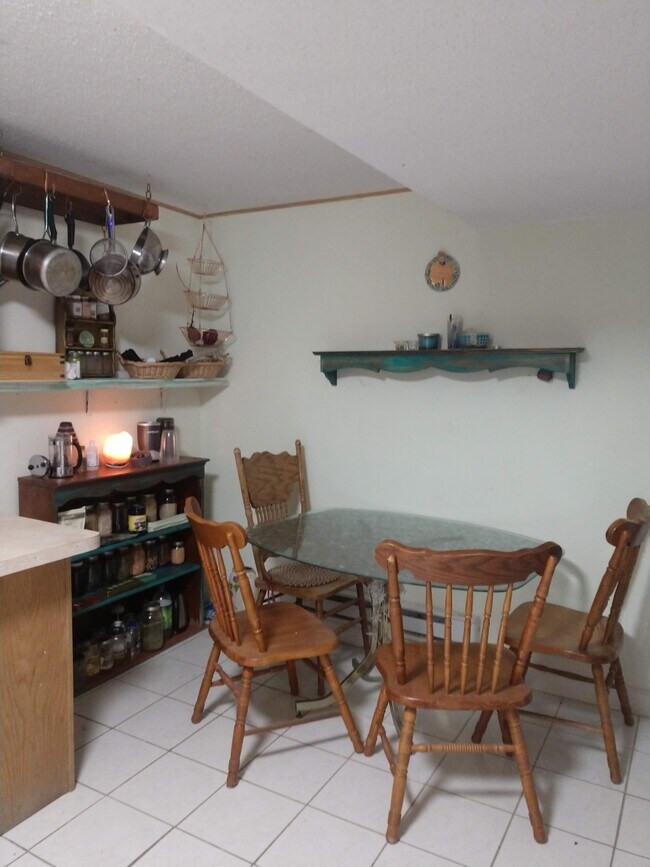 Kitchen Table - 104 Greenwood Ln