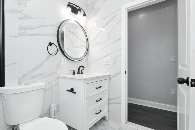 Building Photo - 540 61st St