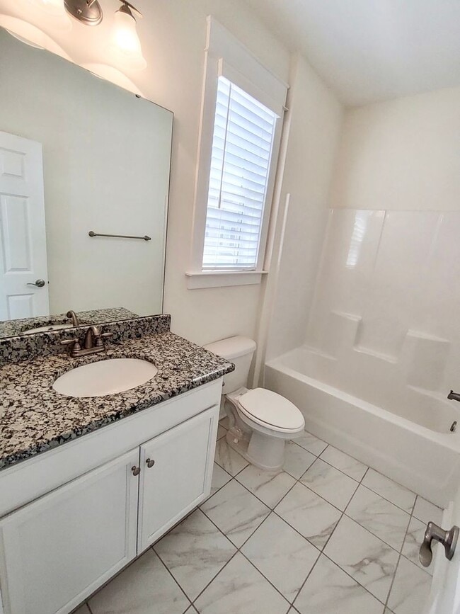 Building Photo - LUXURIOUS HIGH-END 2-story townhome in Market Common - walk to everything!