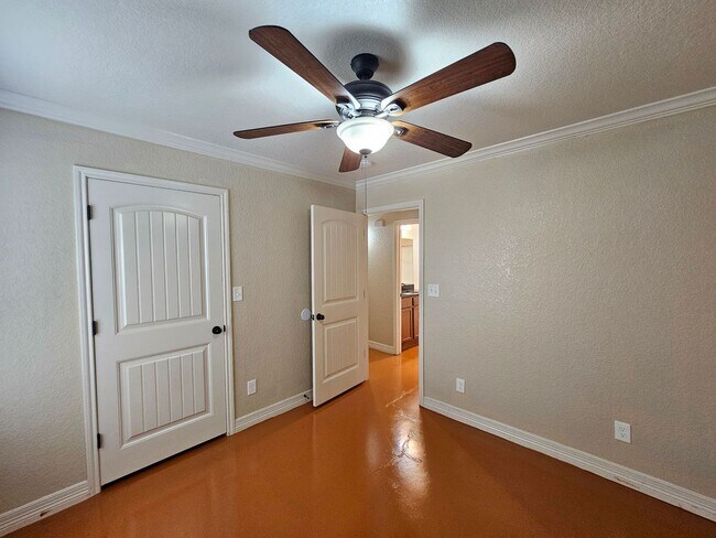 Building Photo - 803 Leifester Cir