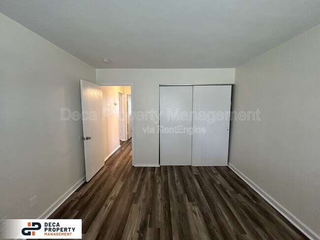 Building Photo - 9910 Broadmoor Dr