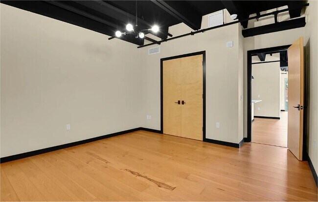 Building Photo - 20 Boulder Cres St