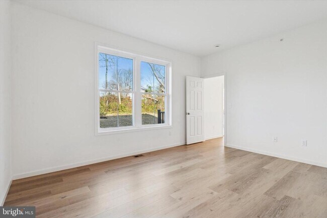 Building Photo - 122 Silversmith Rd