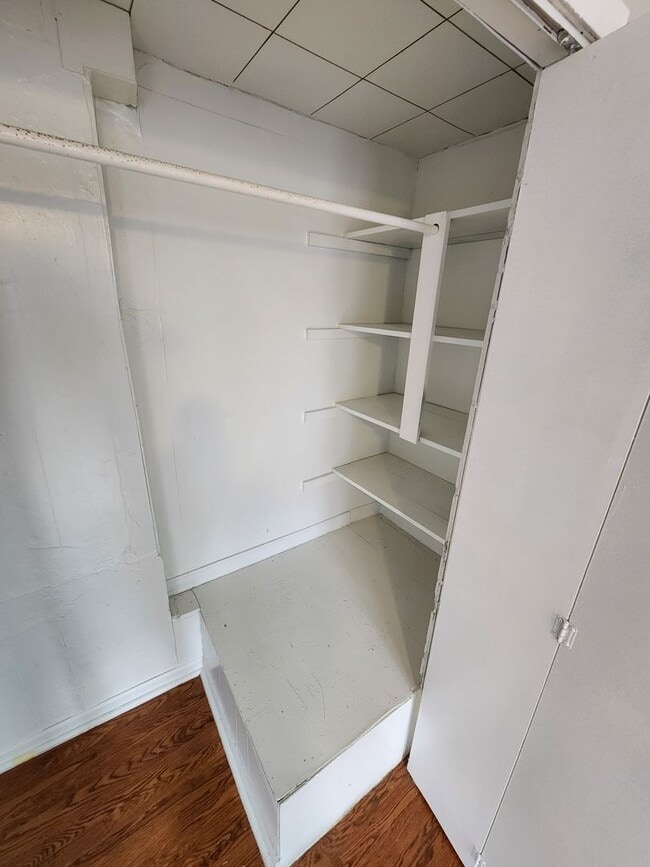 Building Photo - Spacious 3-Bedroom, 1-Bathroom Home AVAILABLE NOW!!