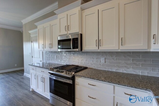 Building Photo - 17212 Stonegate Dr
