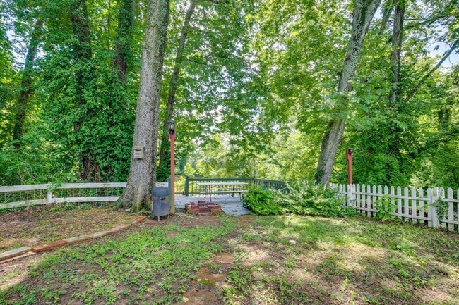 Building Photo - 8182 Riverview Dr