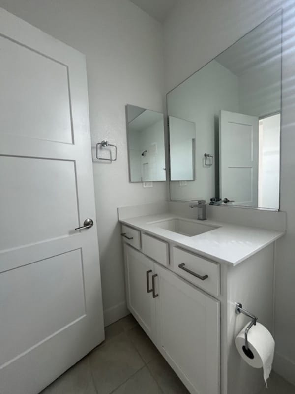 Building Photo - 2704 Bella Cir