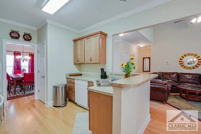 Building Photo - 1190 Brookshire Dr