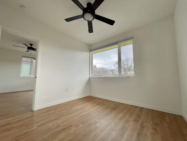 Building Photo - 121 12th Ave E