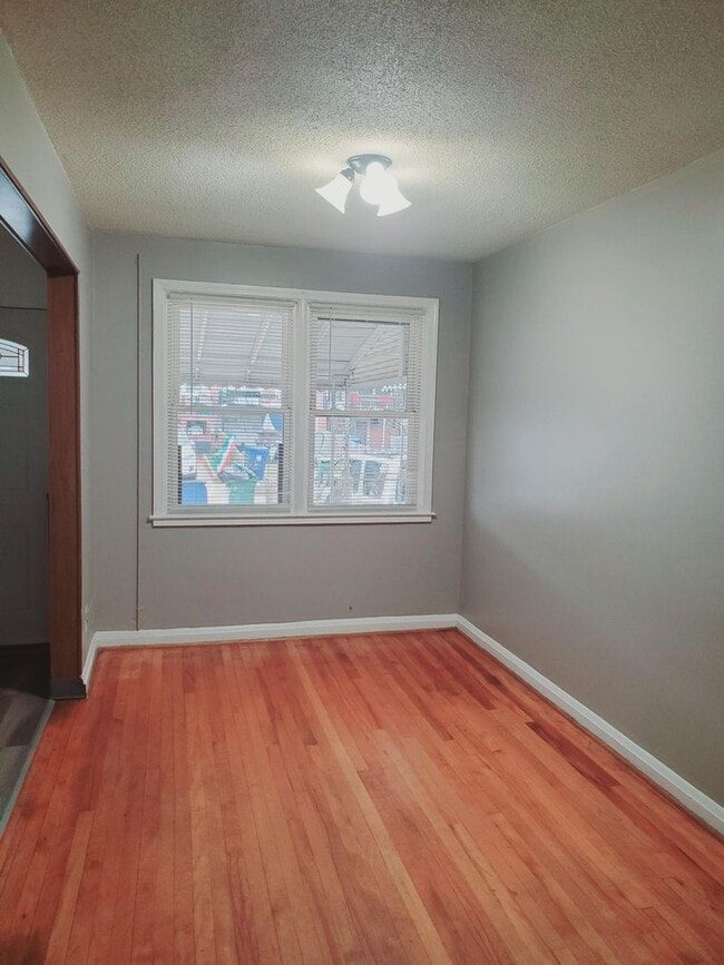 Building Photo - 410 Joplin St