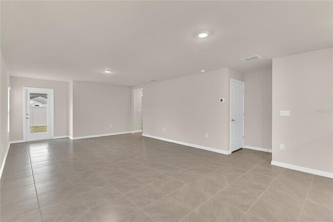 Building Photo - 2872 NE 21st Ct Rd