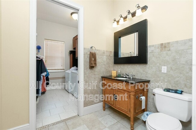 Building Photo - 9017 Hilolo Ln