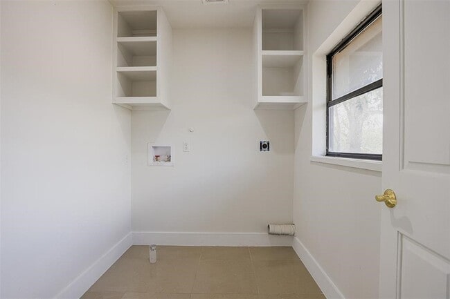 Building Photo - 5614 Indian Cir