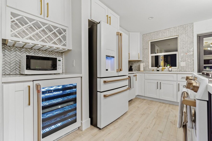 Building Photo - 2125 W California St