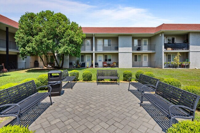 Building Photo - 30 US-9W