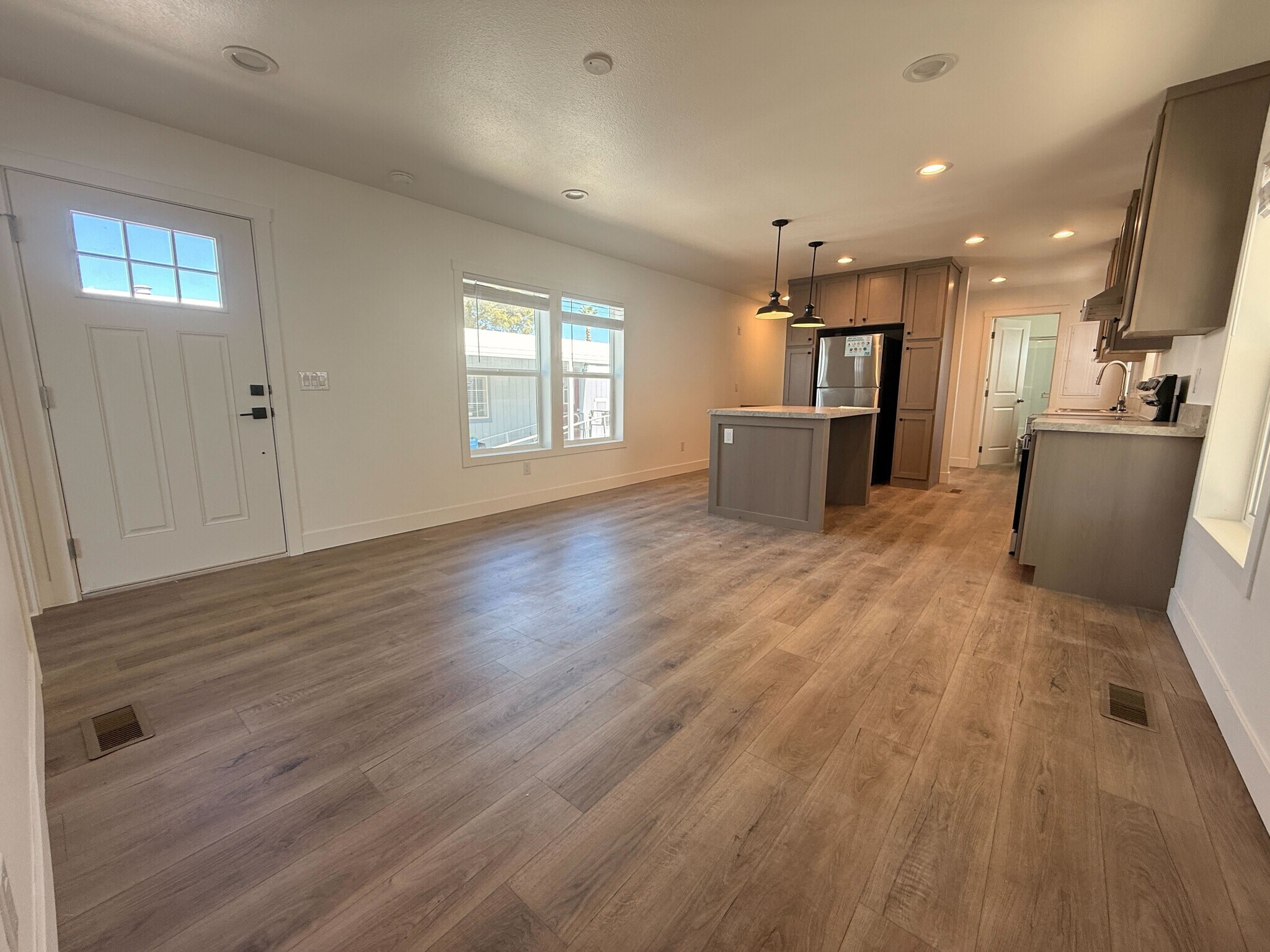 Building Photo - 3601 E Wyoming Ave