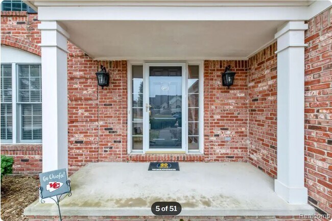 Building Photo - 47643 Ashford Dr S