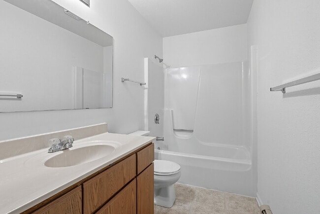 Building Photo - 1421 River View Ave