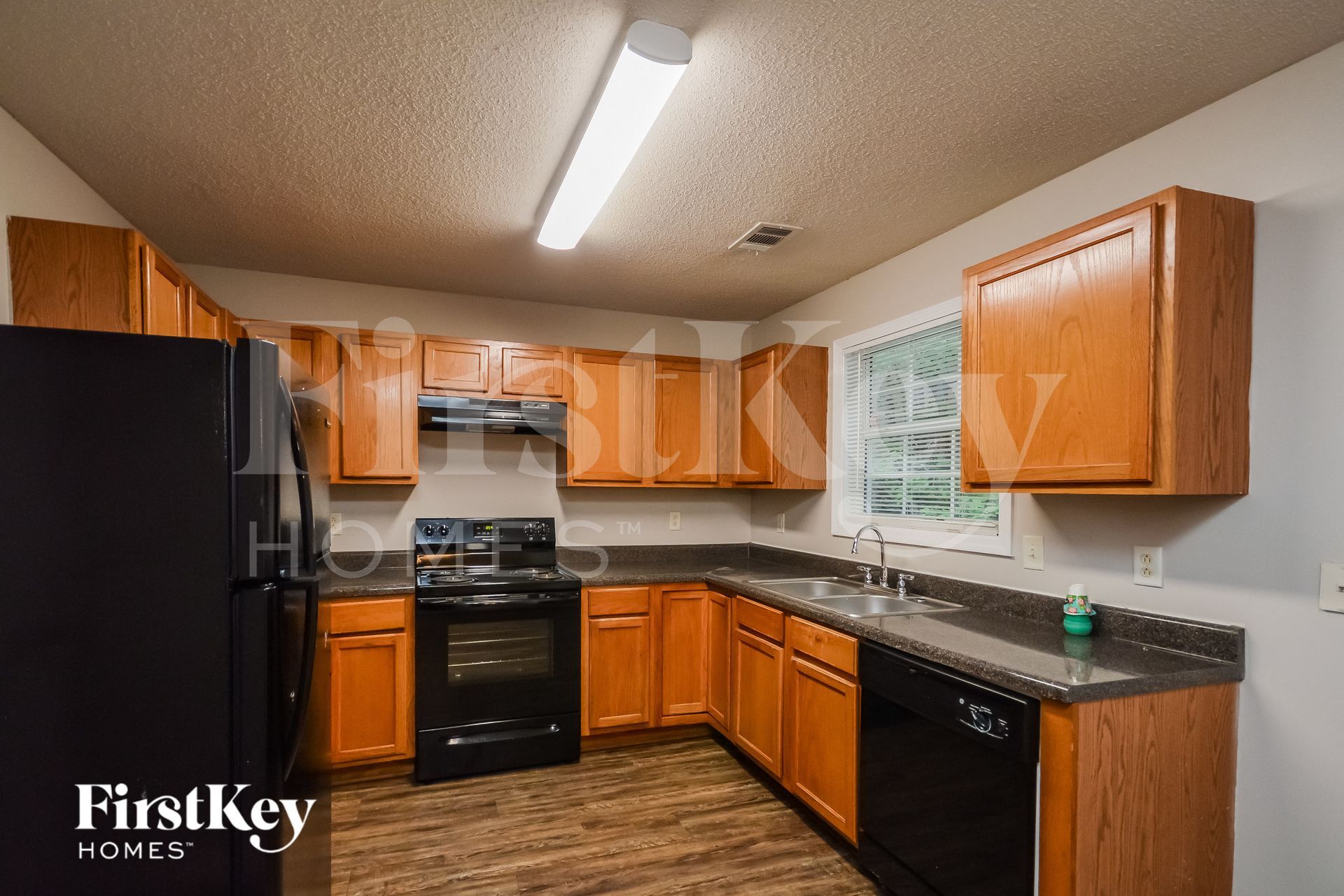 Building Photo - 7099 Ravenwood Ln