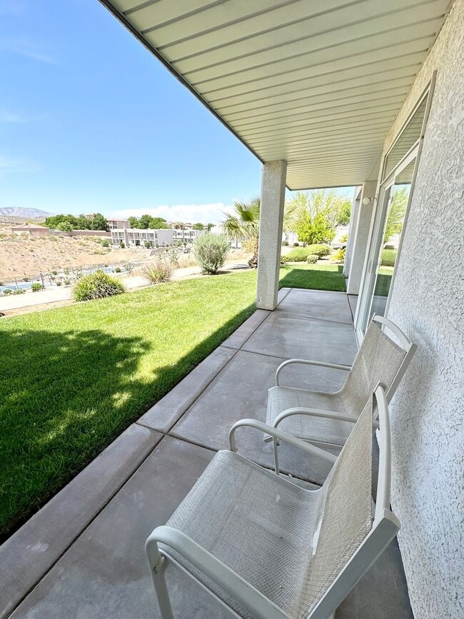 Building Photo - Beautiful Las Palmas Condo