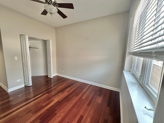 Building Photo - 7544 W Belmont Ave
