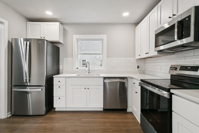 Building Photo - 924 Ivy Ave