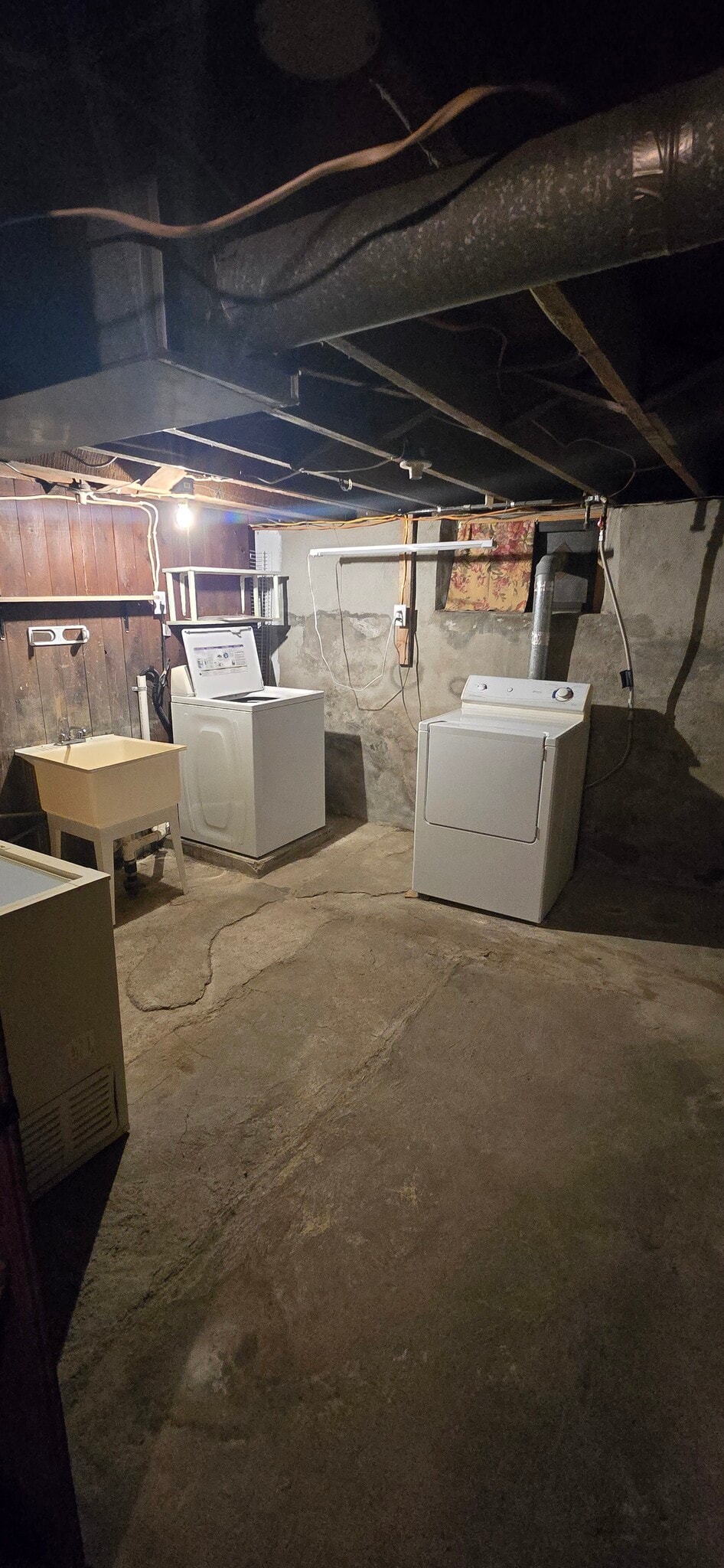 Building Photo - 161 Thayer St